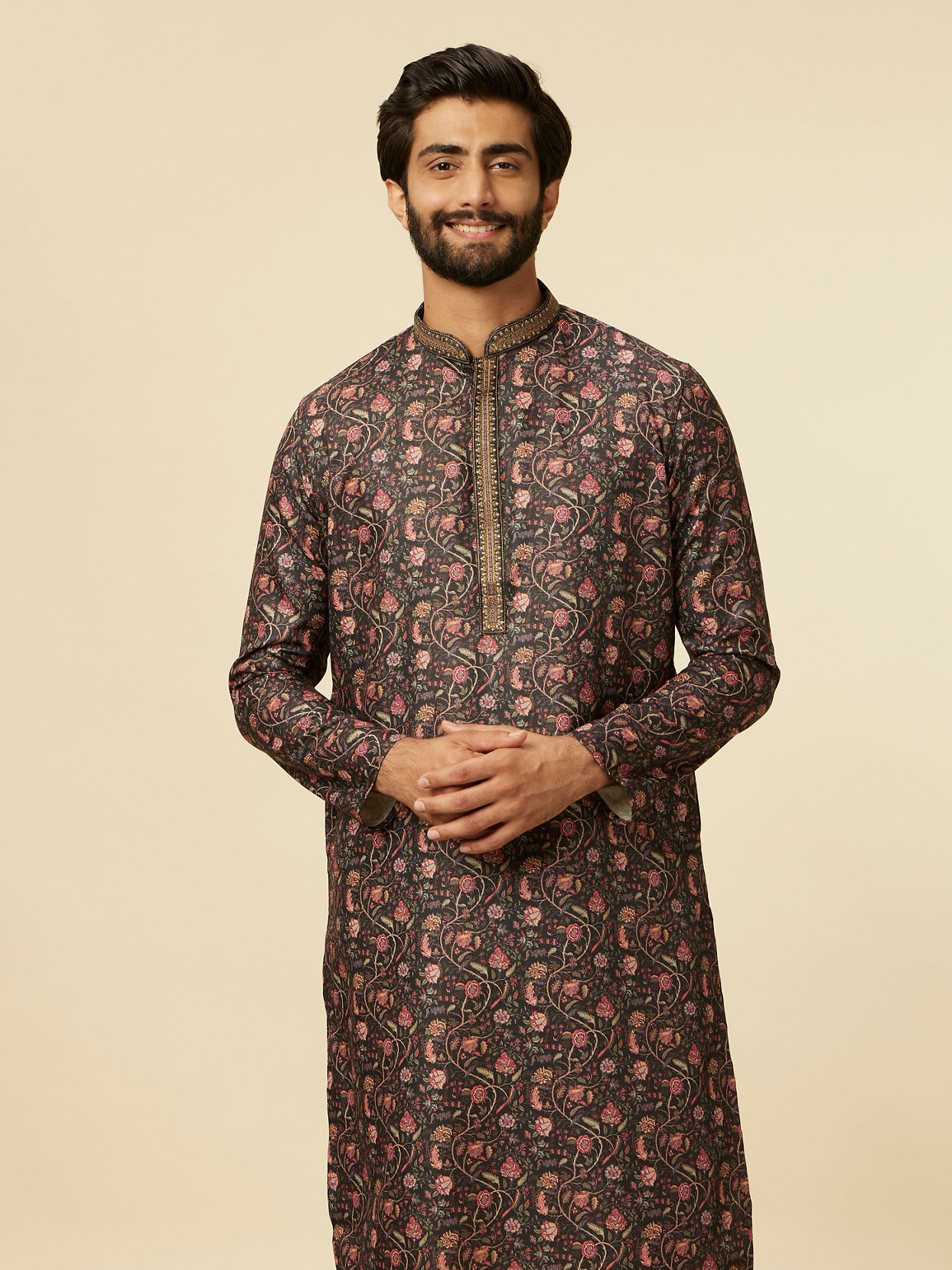 alt message - Manyavar Men Kohl Black Bel Butti Patterned Kurta Set image number 0