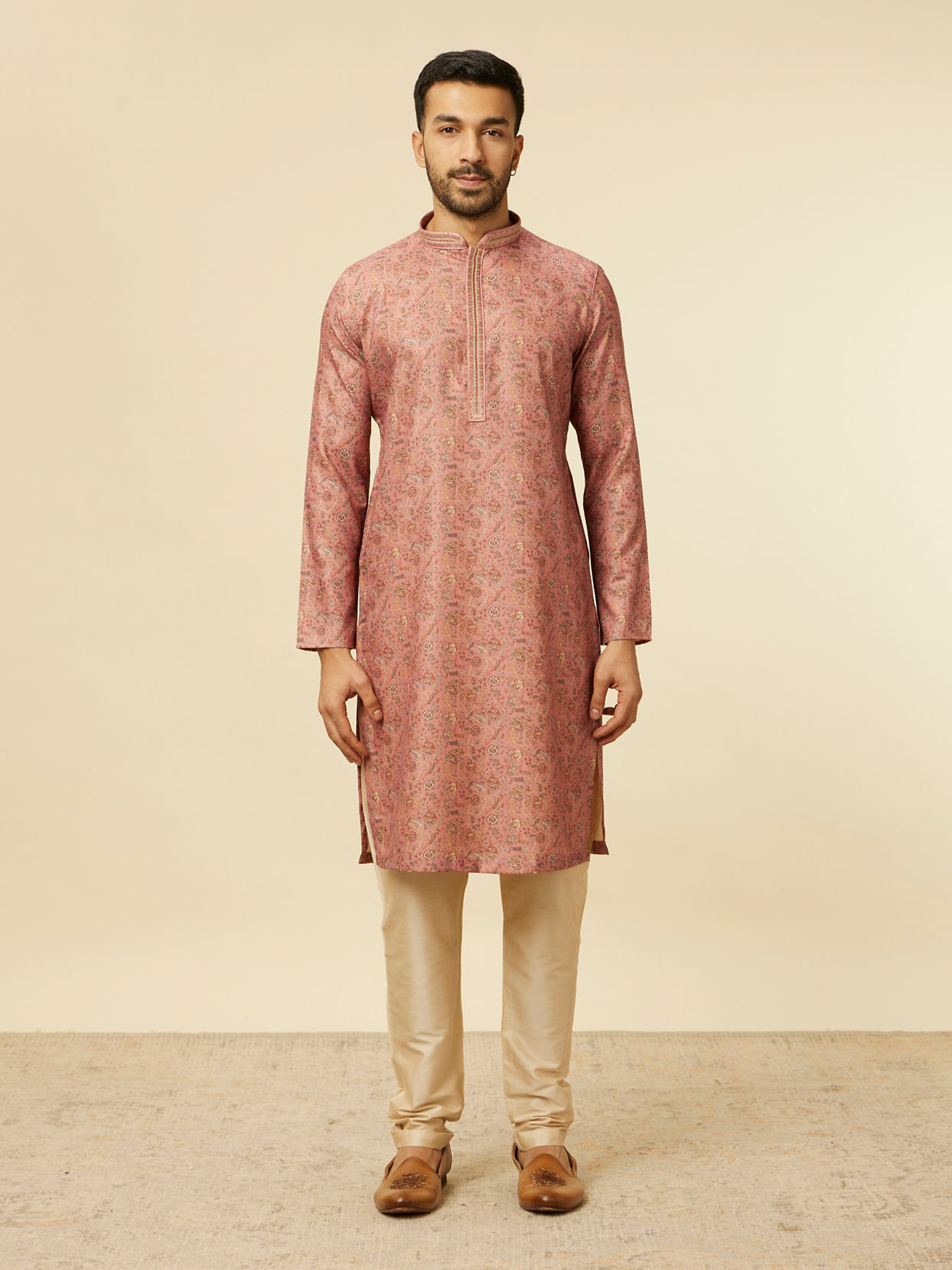 alt message - Manyavar Men Rust Bel Buti Patterned Kurta Set image number 2