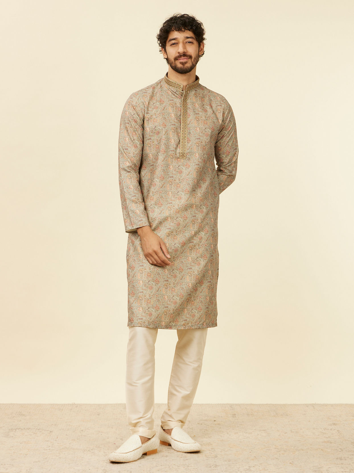 alt message - Manyavar Men Pista Green Bel Buti patterned Kurta Set image number 2