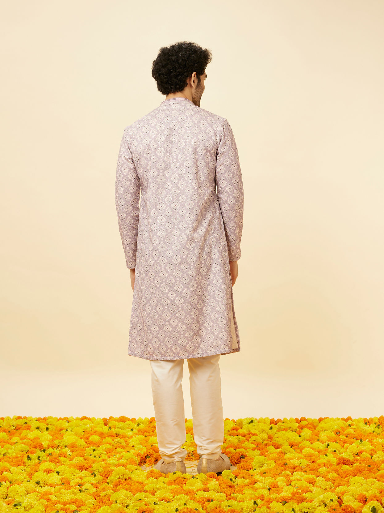 alt message - Manyavar Men Lavender Medallion Printed Kurta Set image number 5