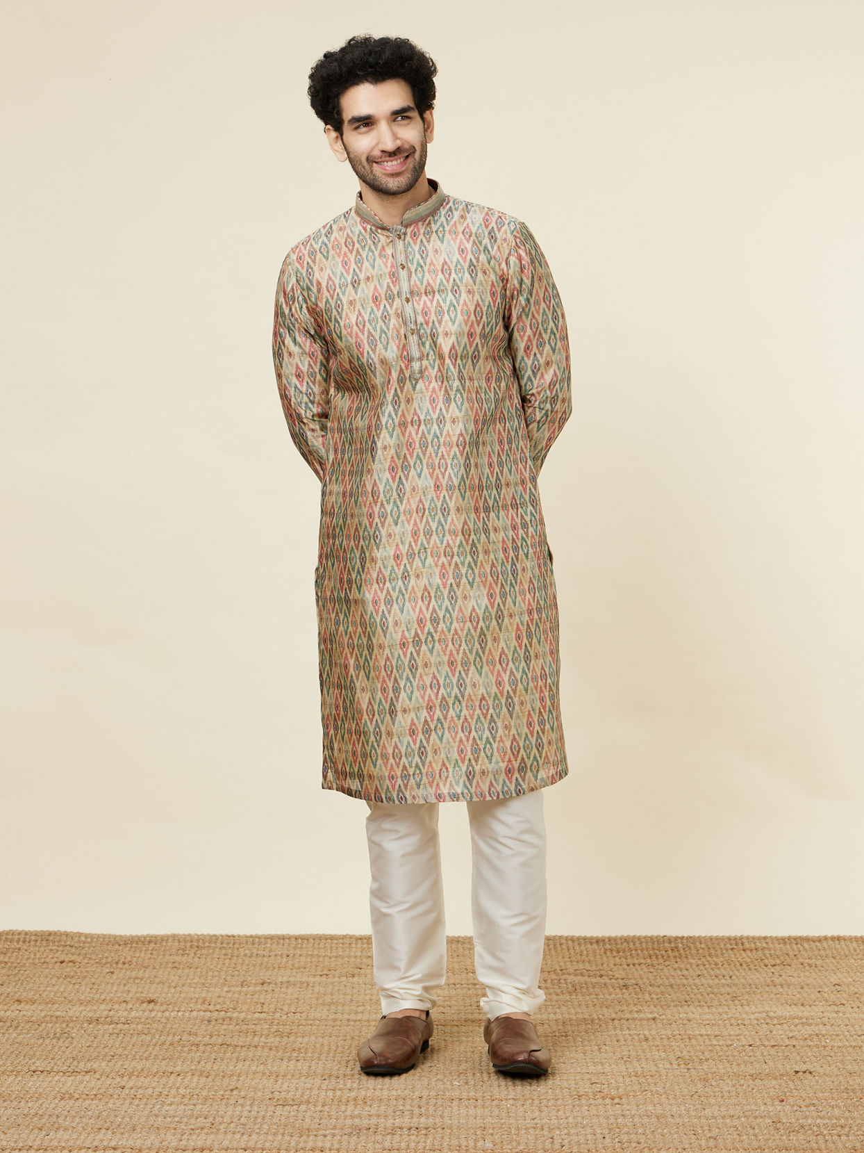 alt message - Manyavar Men Pista Green and Beige Diamond Patterned Kurta Set image number 2