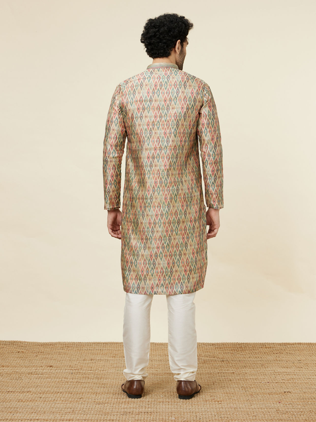 alt message - Manyavar Men Pista Green and Beige Diamond Patterned Kurta Set image number 5