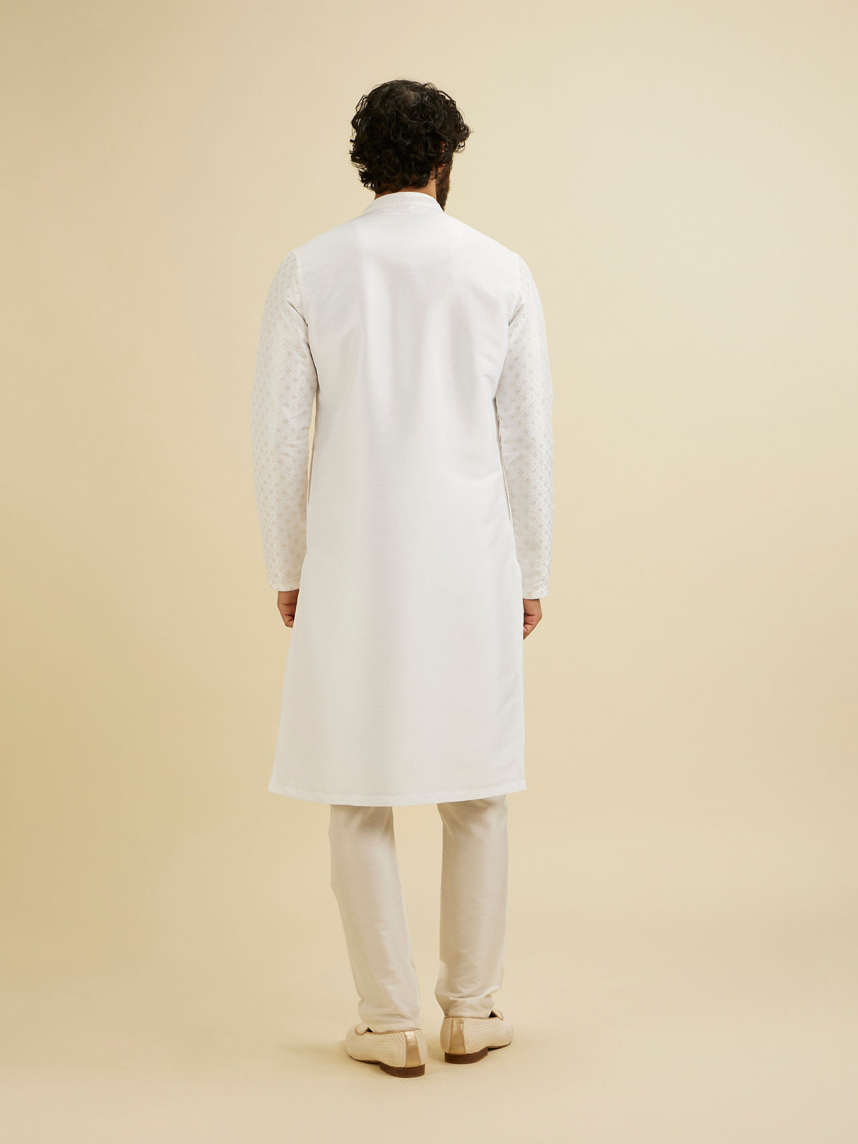 Manyavar Men White Elegance Kurta Pajama image number 4