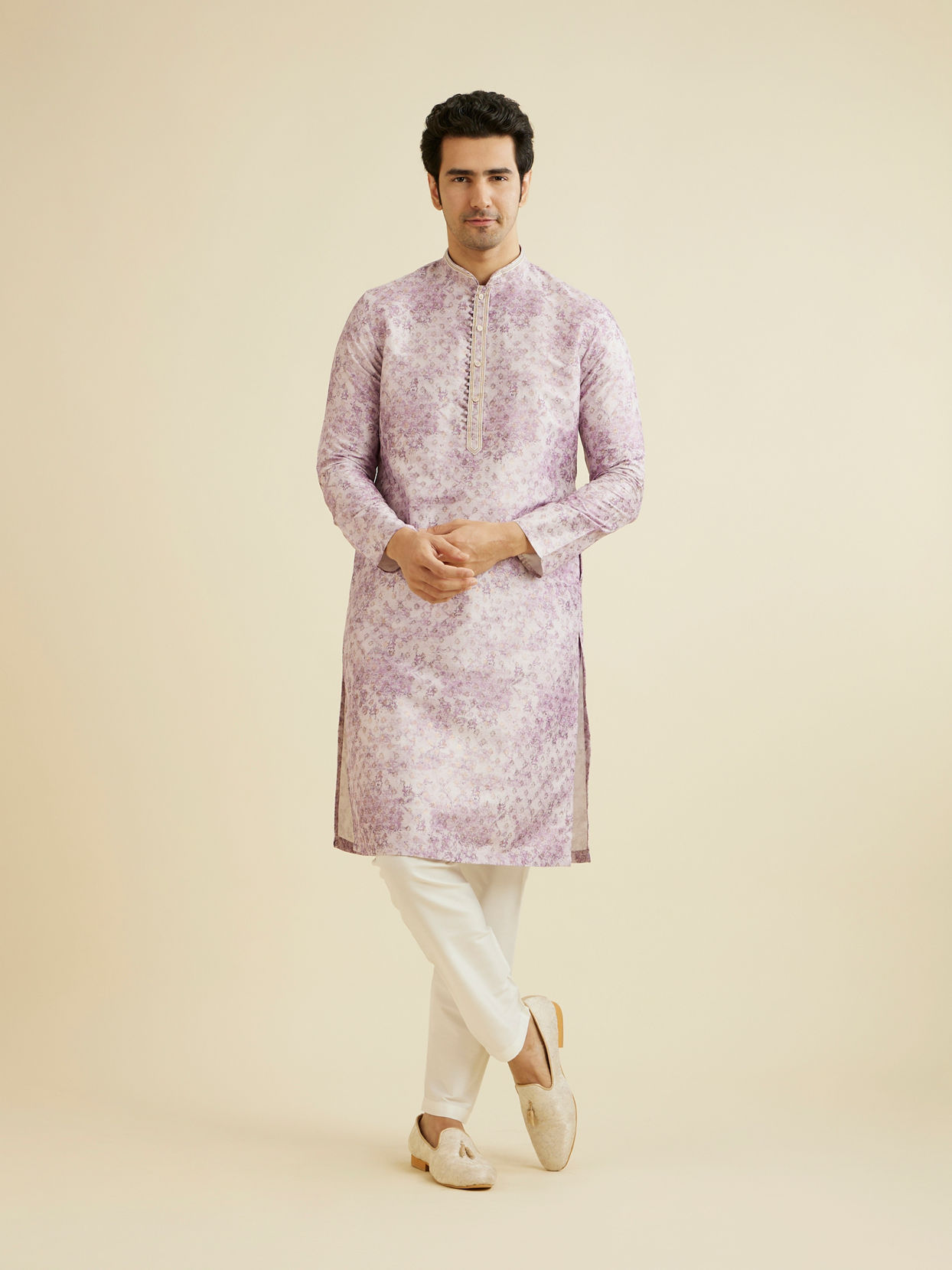 alt message - Manyavar Men Elegant Lilac Kurta Pajama image number 2