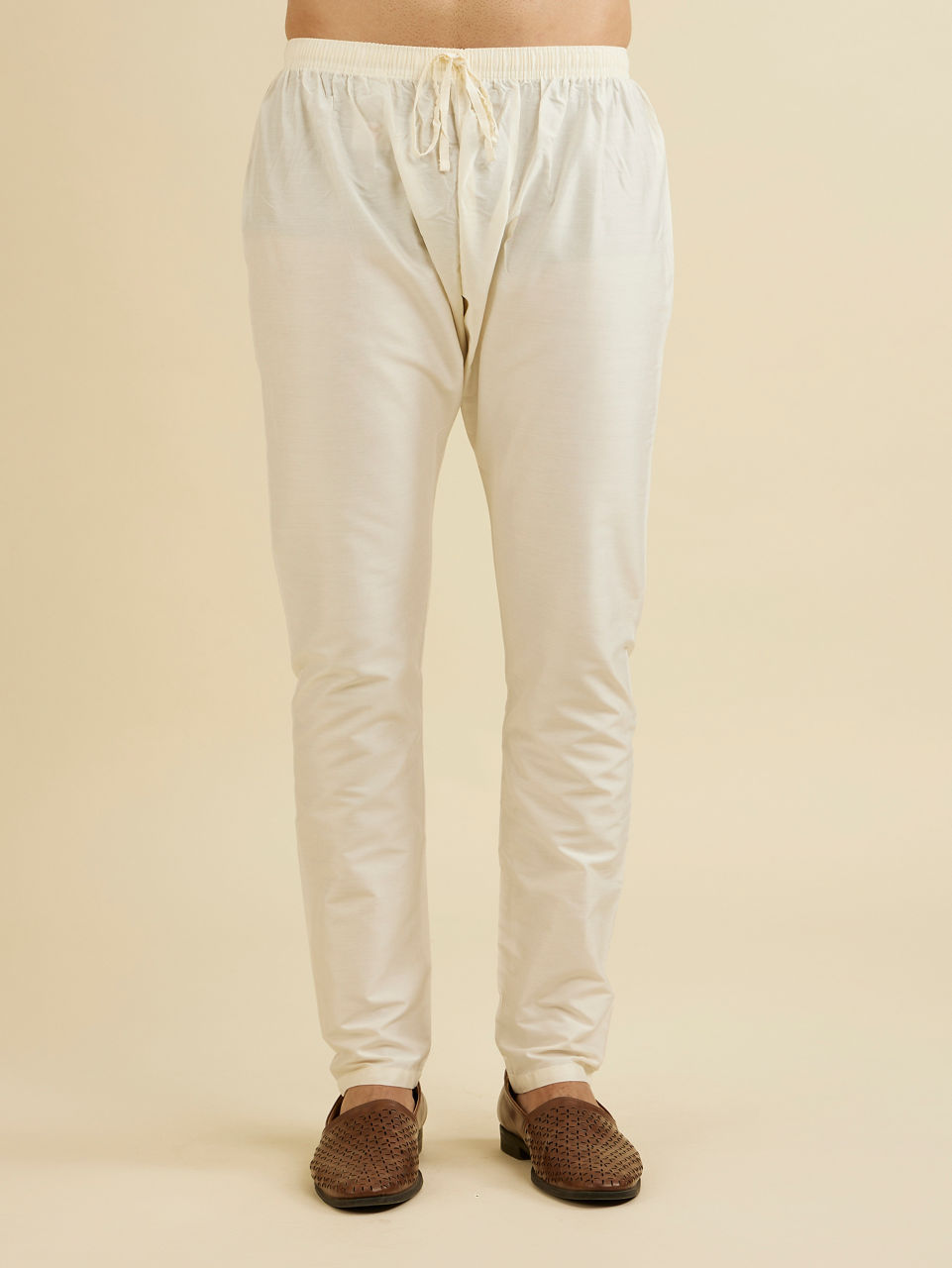 Manyavar Men Baby Pink Chikankari Patterned Kurta Set