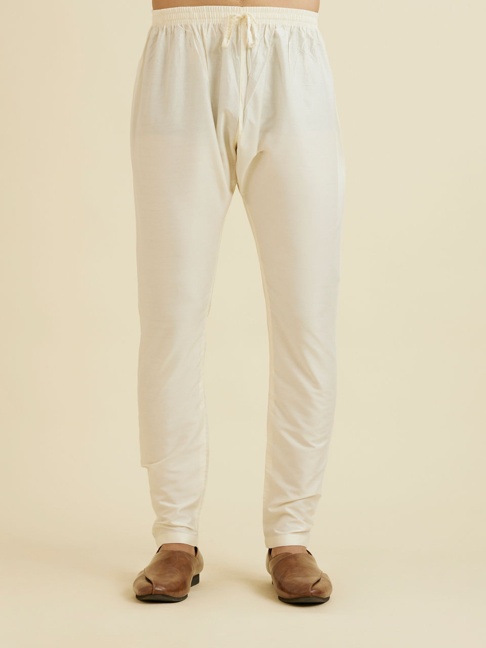 Manyavar Men Lavendar Grey Chikankari Patterned Kurta Set