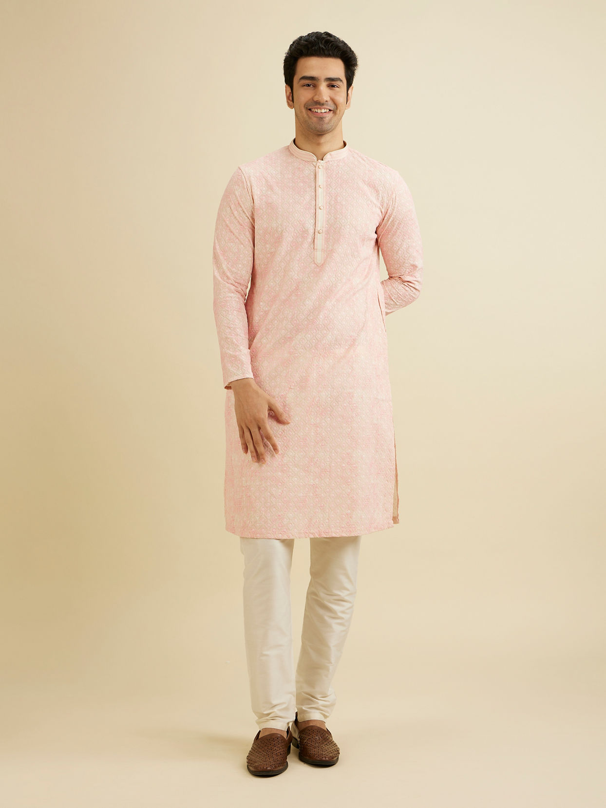 Manyavar Men Baby Pink Chikankari Patterned Kurta Set image number 2