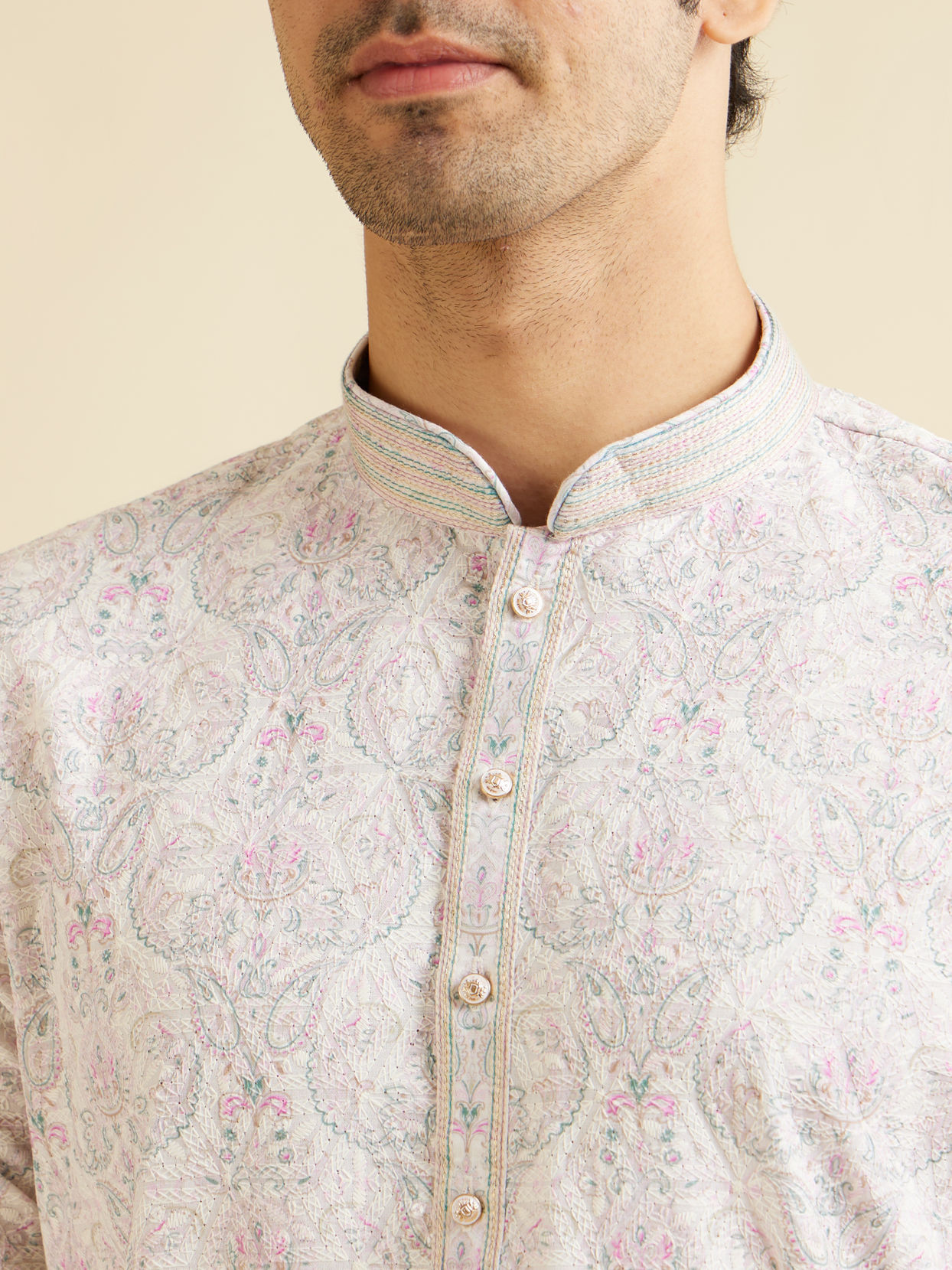 alt message - Manyavar Men Pink & Warm White Chikankari Inspired Floral Buta Print Kurta Set image number 1