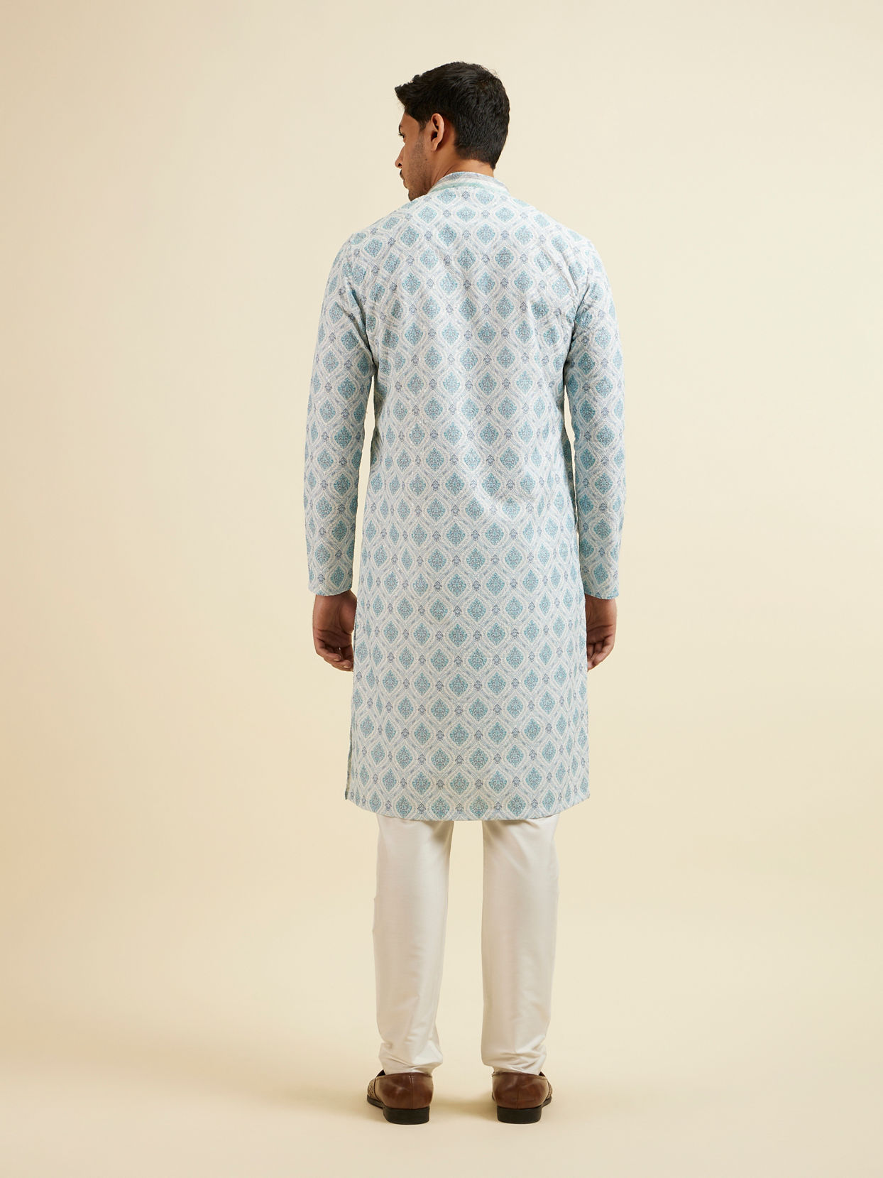 Manyavar Men Light Blue Jaal and Medallion Patterned Kurta Set image number 4