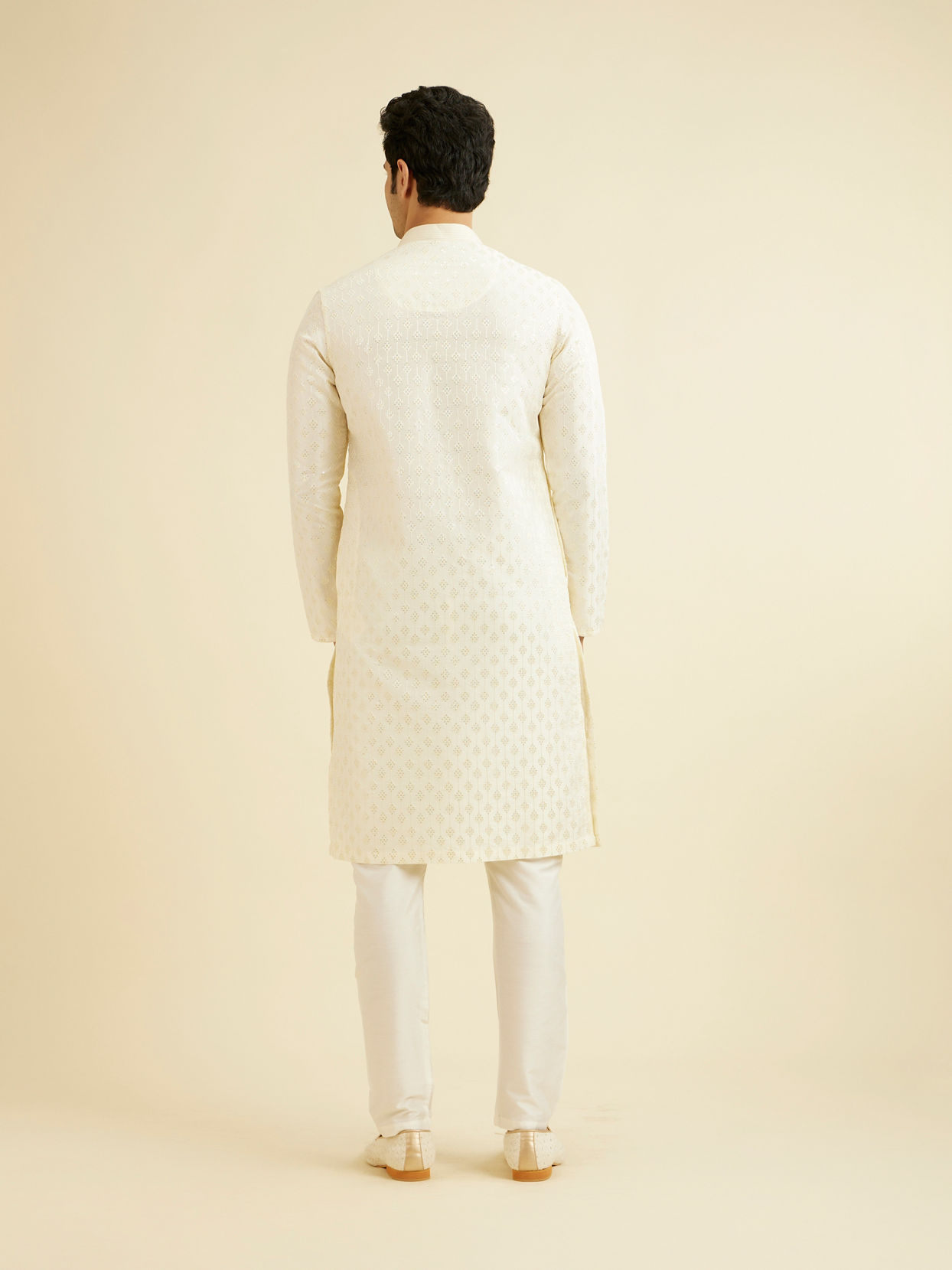 Manyavar Men Warm White Kurta Set with Patra Work image number 5