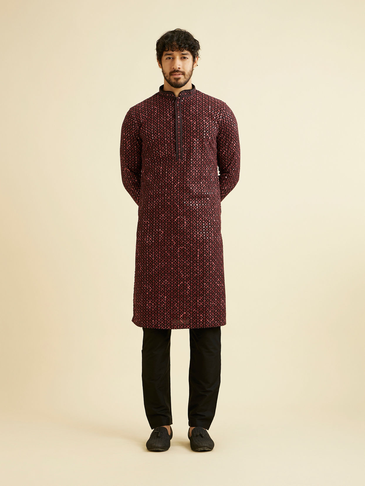 alt message - Manyavar Men Regal Black Kurta Pajama Set image number 2