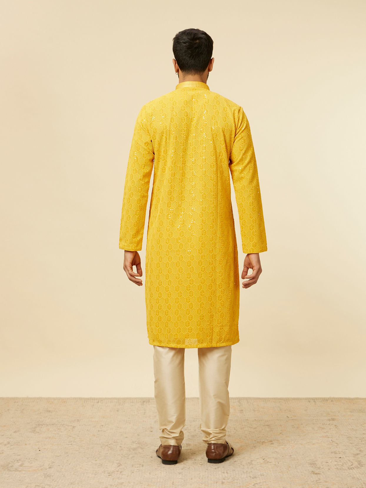 alt message - Manyavar Men Vibrant Yellow Chikankari Embroidered Kurta Set image number 5