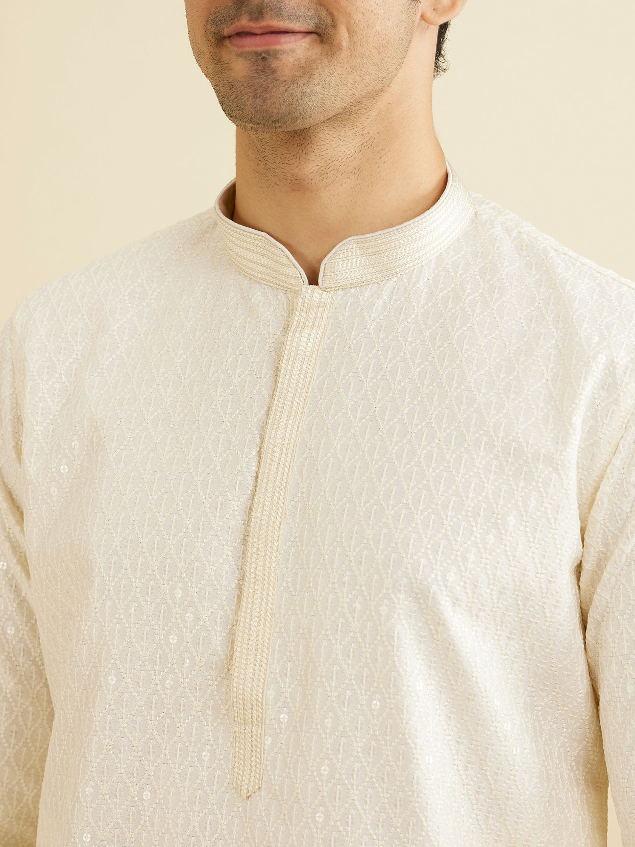 alt message - Manyavar Men Cream White Sequinned Kurta Set image number 1