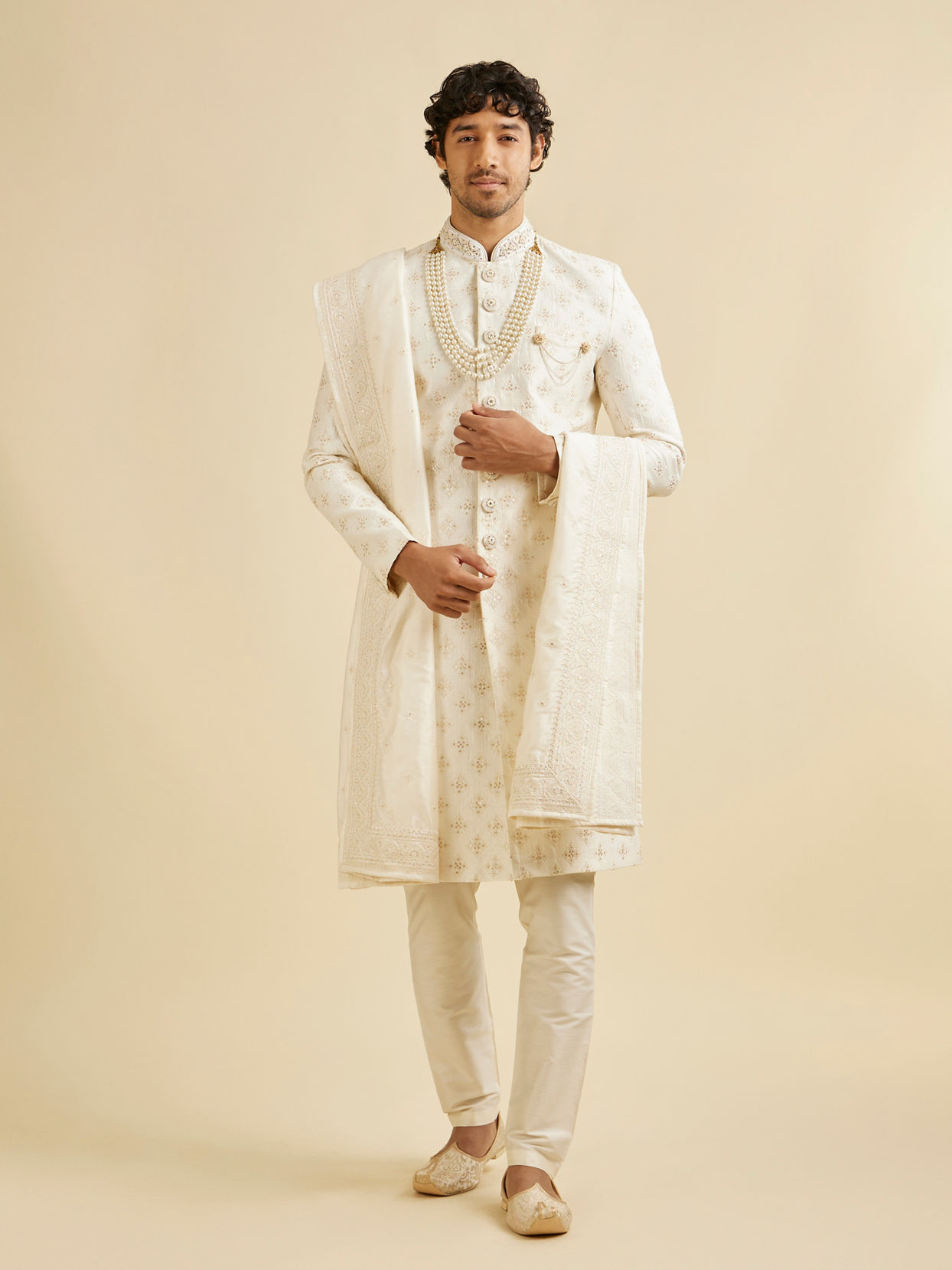 alt message - Manyavar Men Warm White Floral Self Patterned Sherwani Set image number 2