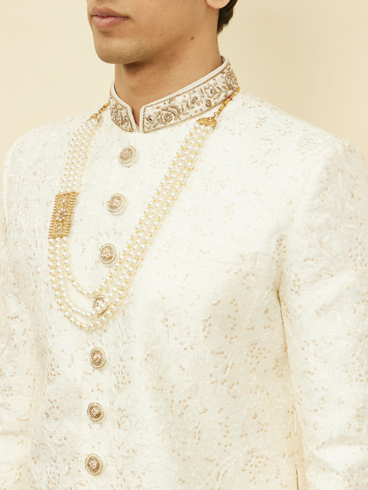 alt message - Manyavar Men Pearled Ivory White Bel Buti Patterned Sherwani Set image number 1