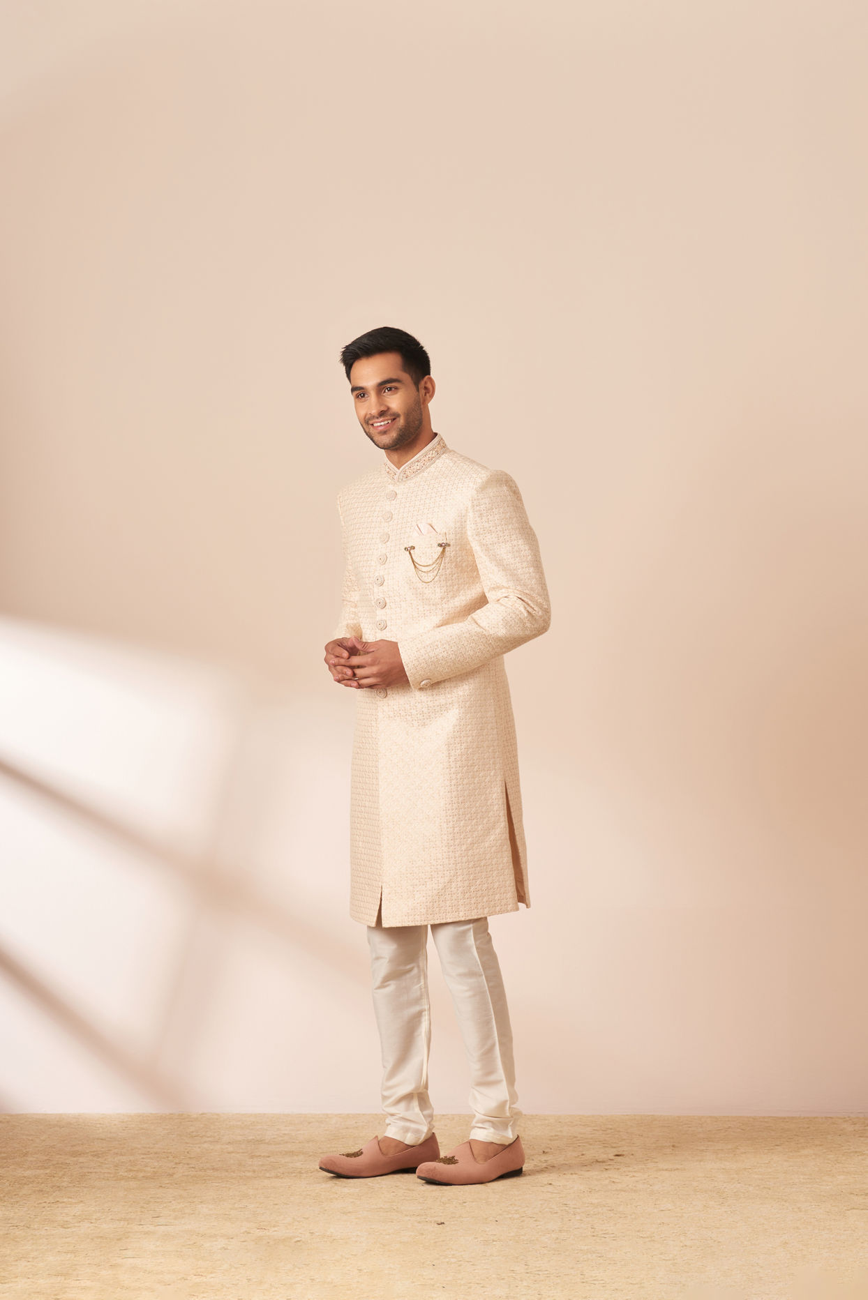 alt message - Manyavar Men Ivory Sequins Embroidered Sherwani with Dupatta image number 4