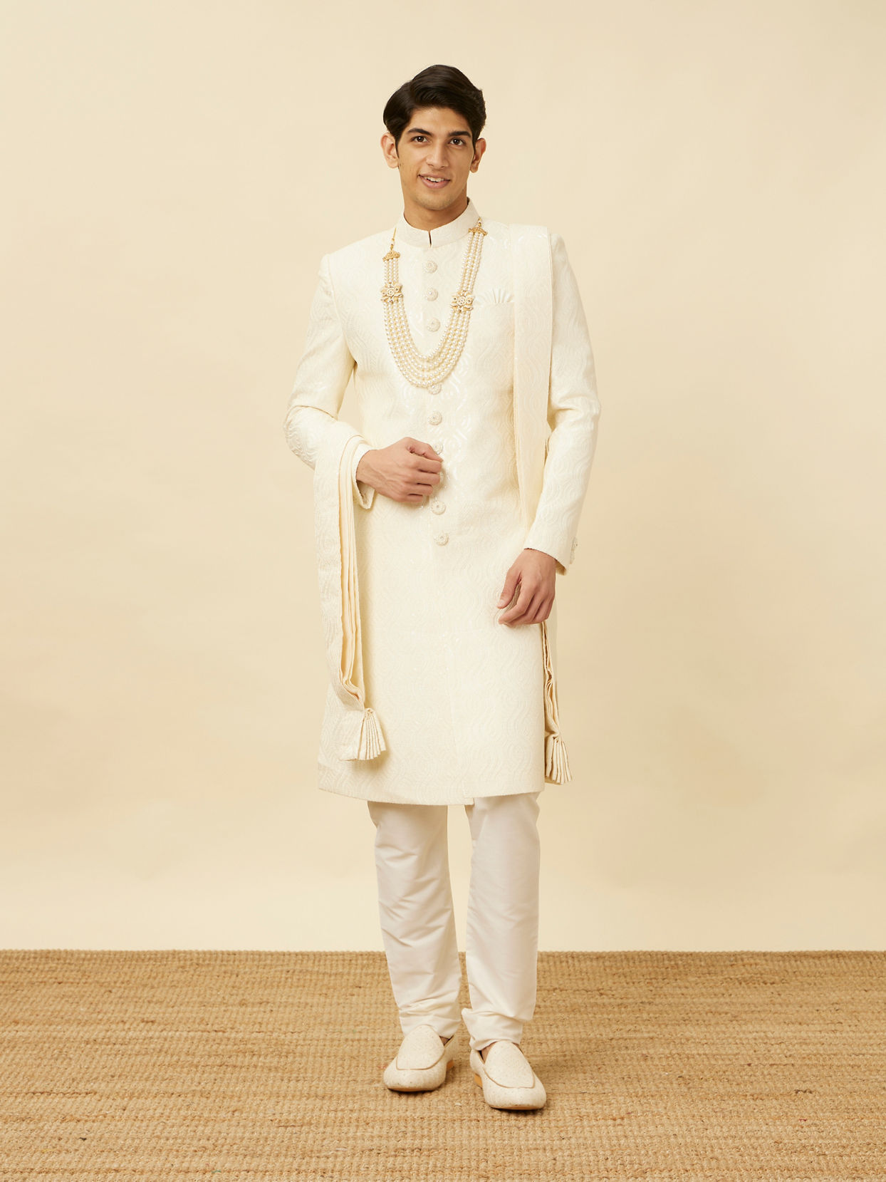 alt message - Manyavar Men Lush Cream Sequinned Sherwani Set image number 2