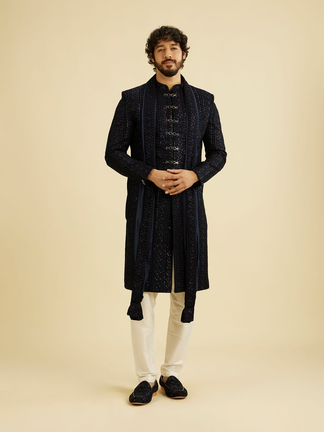 Manyavar Men Indigo Blue Jaal Patterned Sequinned Sherwani Set image number 2