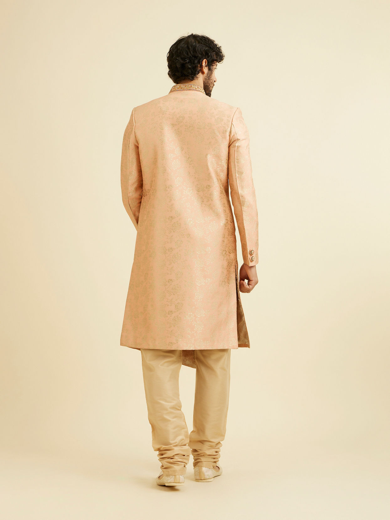 alt message - Manyavar Men Glamorous Pink Sherwani Suit image number 5