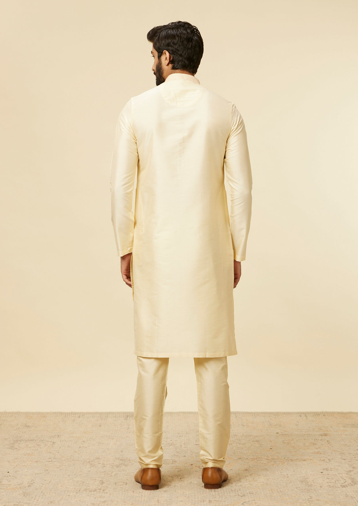 alt message - Twamev Men Sand Beige Classic Kurta image number 4