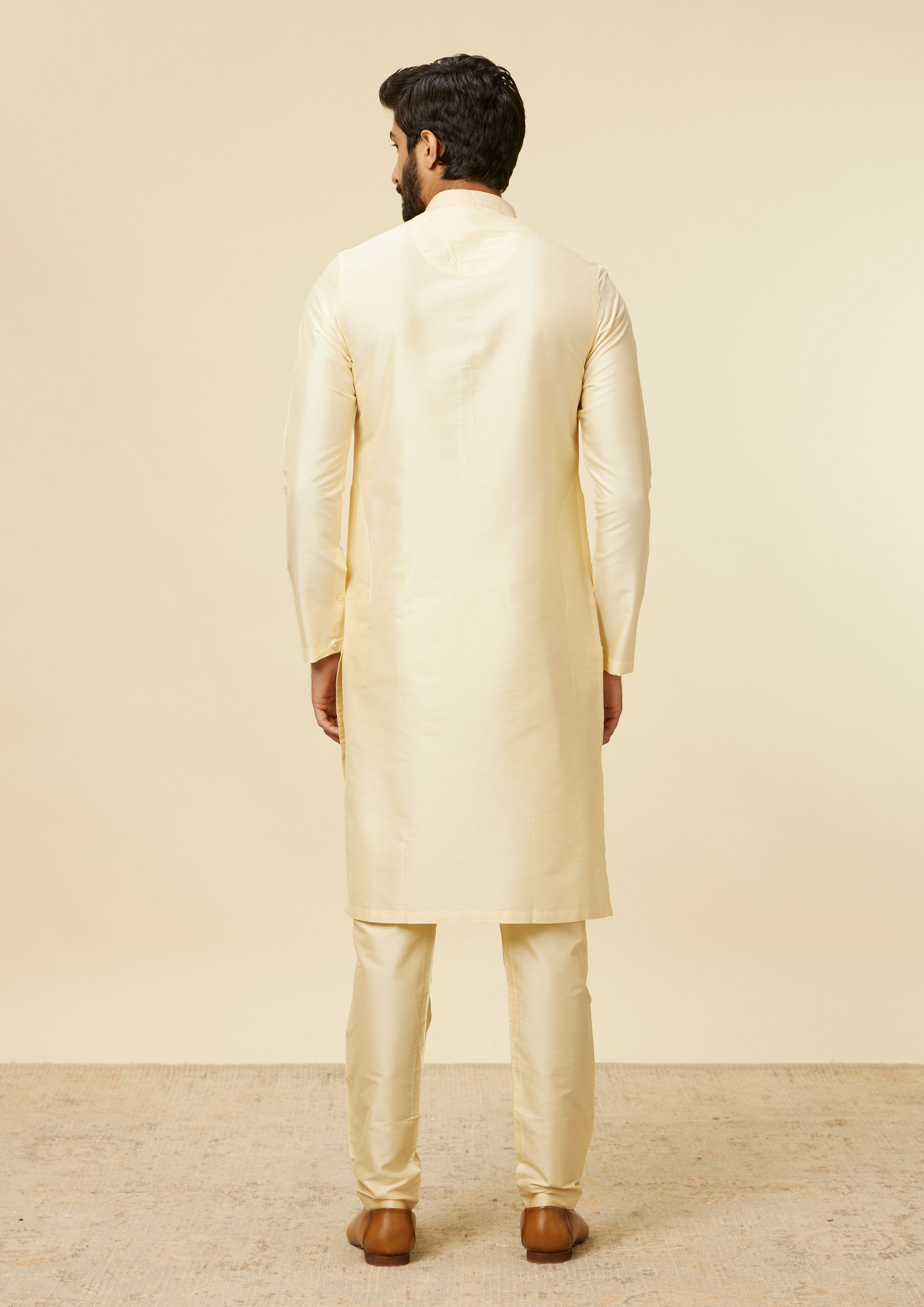 Twamev Men Sand Beige Classic Kurta image number 4