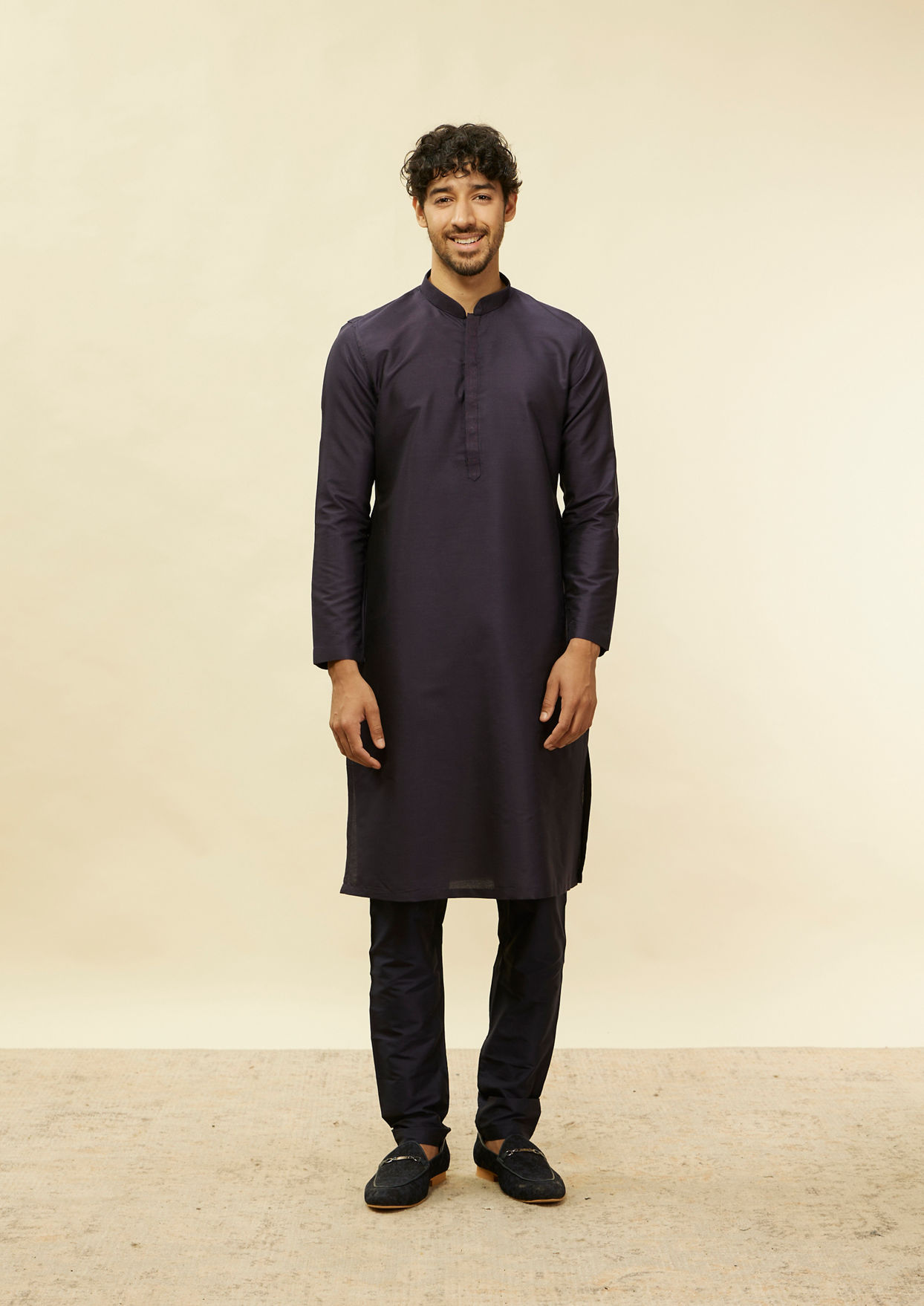 alt message - Twamev Men Elegant Blue Mandarin Collar Kurta Set image number 2