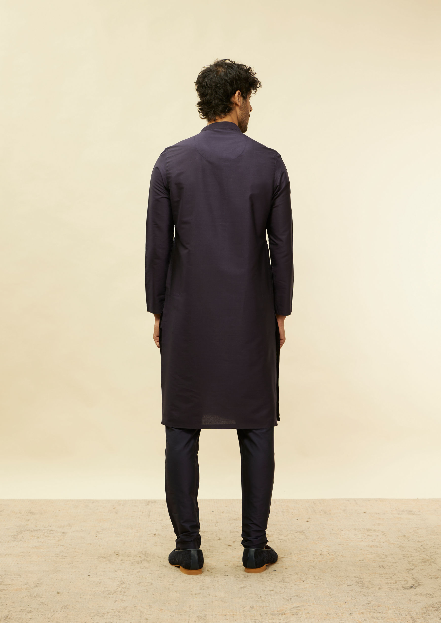 Twamev Men Elegant Blue Mandarin Collar Kurta Set