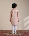 alt message - Manyavar Boys Boys Shell Pink Chowkadi Patterned Kurta Set image number 4