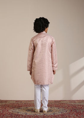 Manyavar Boys Boys Shell Pink Chowkadi Patterned Kurta Set image number 4