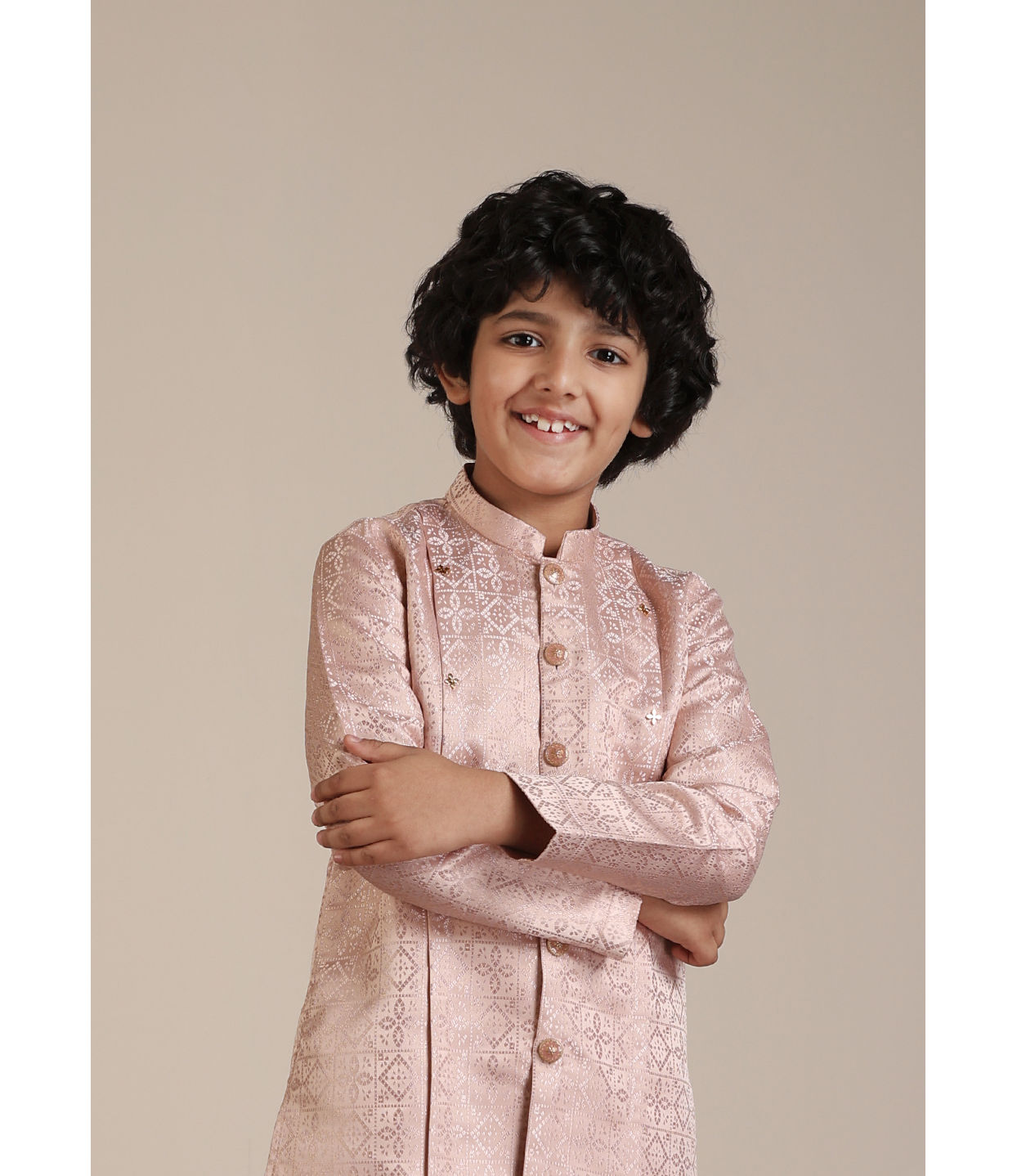 alt message - Manyavar Boys Boys Shell Pink Chowkadi Patterned Kurta Set image number 0