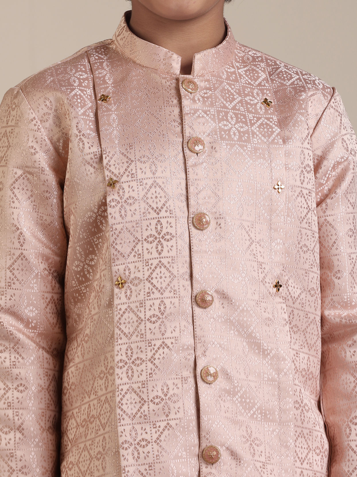 alt message - Manyavar Boys Boys Shell Pink Chowkadi Patterned Kurta Set image number 1