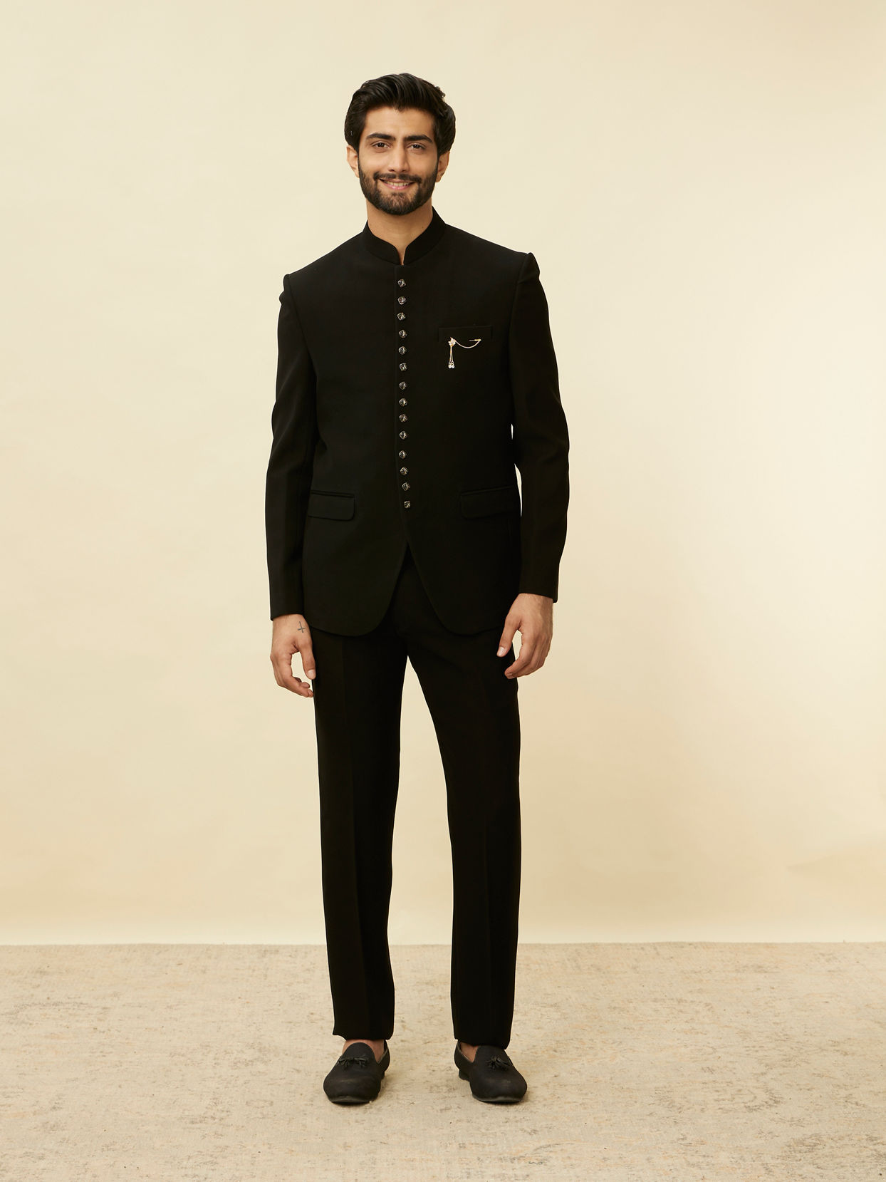 alt message - Manyavar Men Rich Black Classic Jodhpuri Suit image number 2