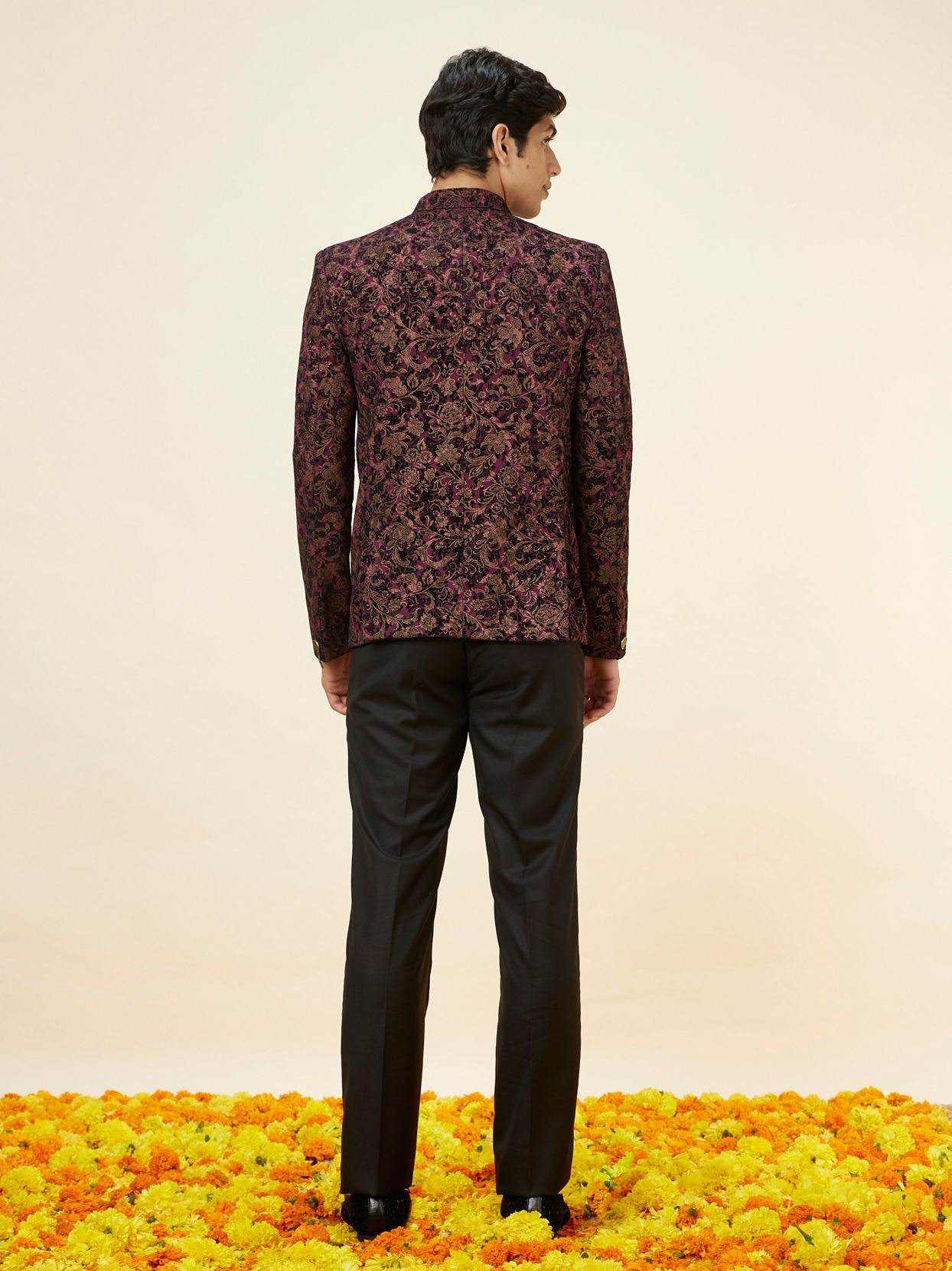 alt message - Manyavar Men Wine Bel Buti Foil Print Suit image number 4