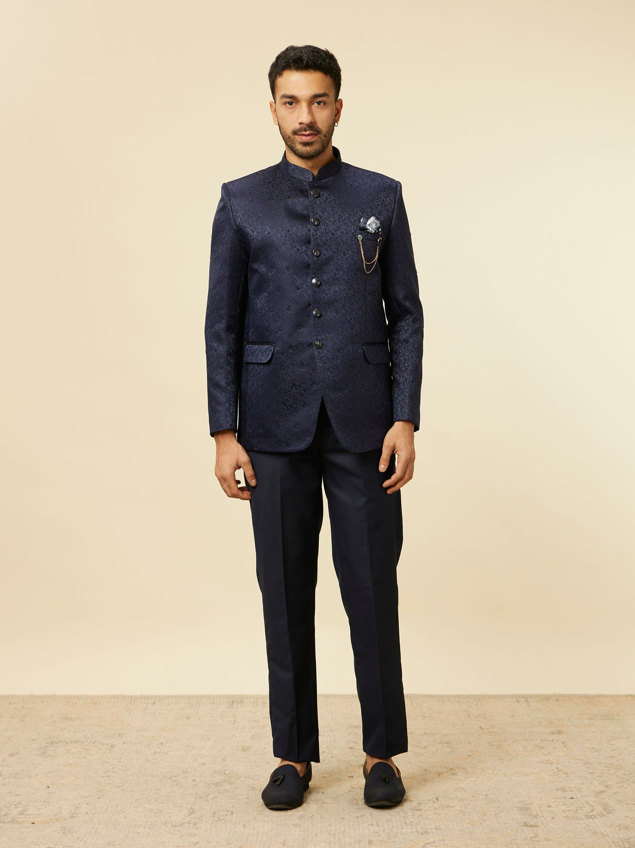 alt message - Manyavar Men Dark Blue Bel Buti Patterned Jodhpuri Suit image number 3