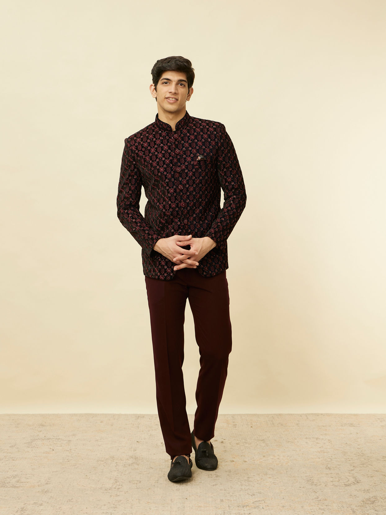 alt message - Manyavar Men Kohl Black Floral String Patterned Jodhpuri Suit image number 2