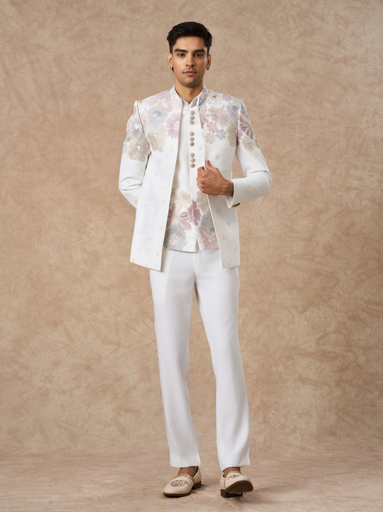 Manyavar Men White Blended Rayon Jodhpuri Suit