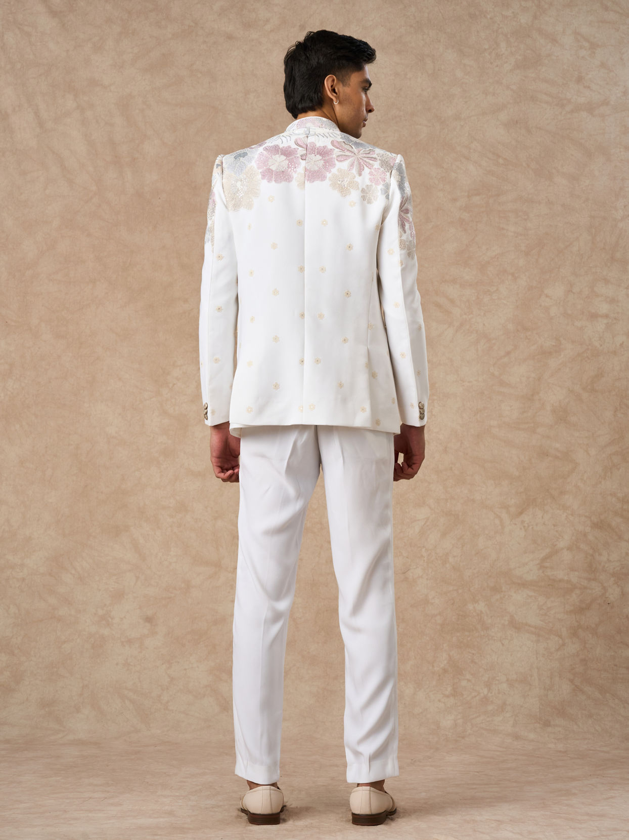 Manyavar Men White Blended Rayon Jodhpuri Suit