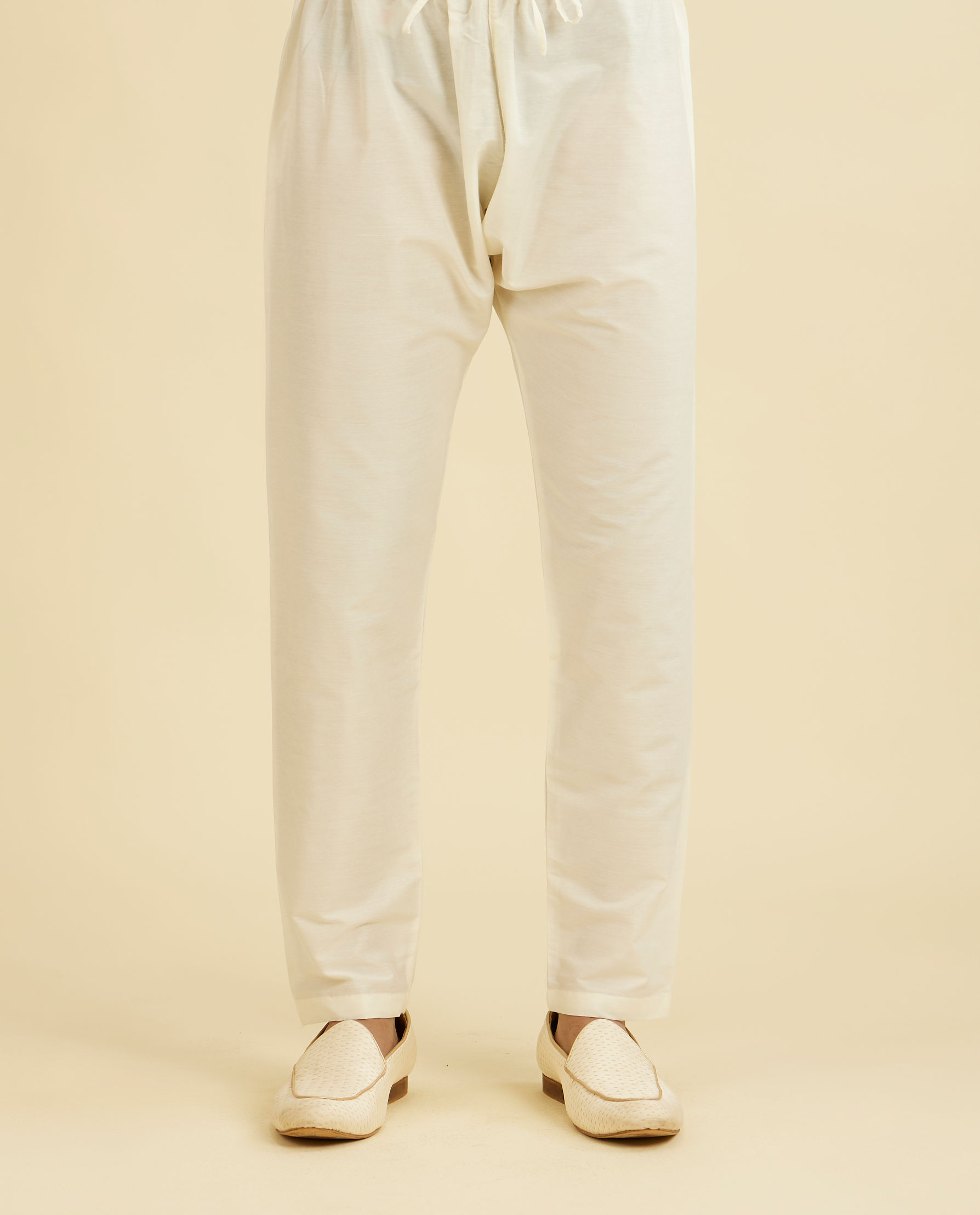 alt message - Diwas Men Classic Cream Pyjama image number 0