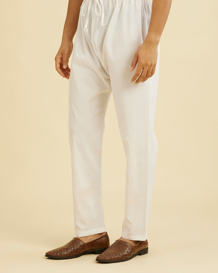 alt message - Diwas Men Majestic White Cotton Pyjama image number 1