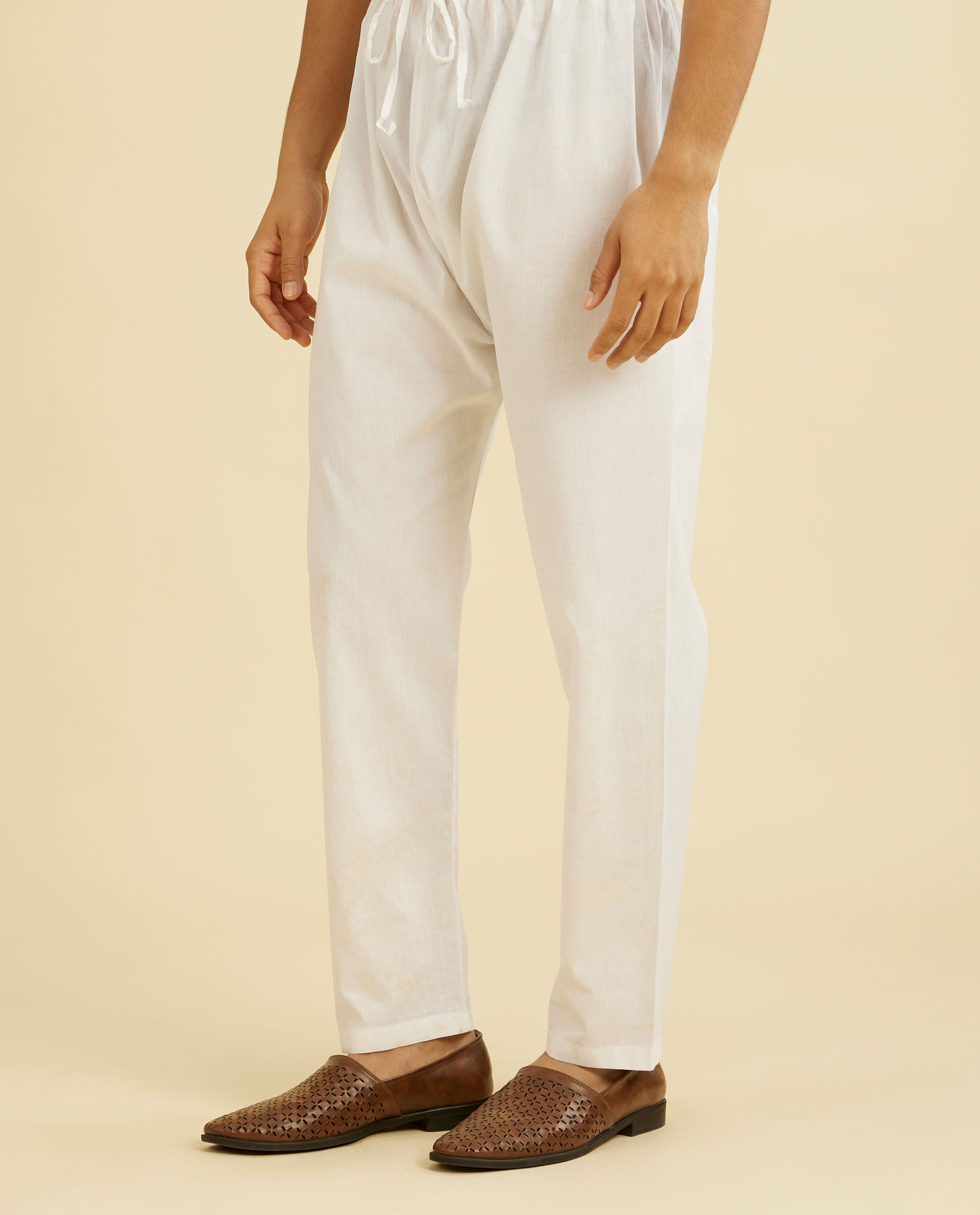 alt message - Diwas Men Majestic White Cotton Pyjama image number 1