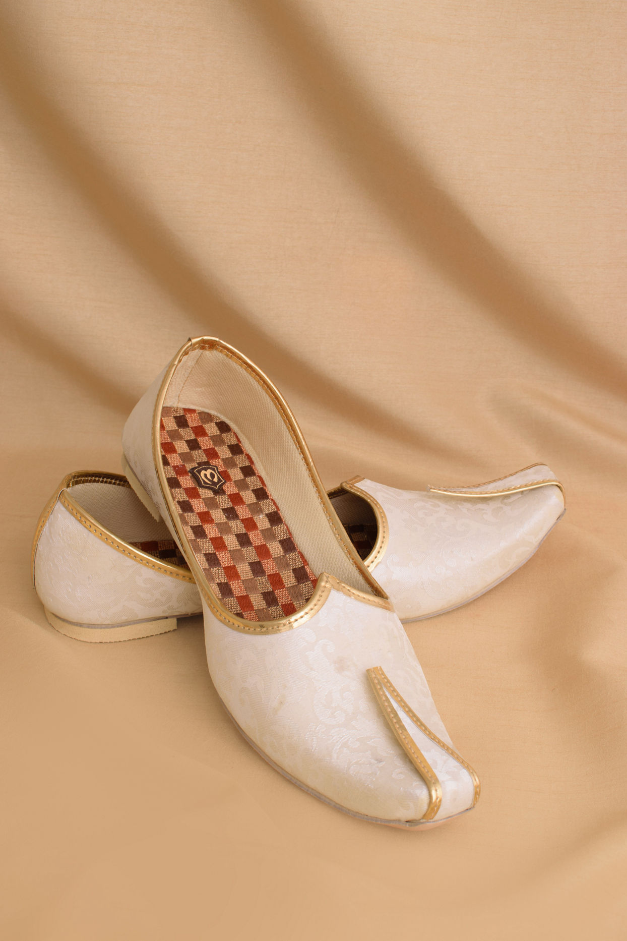 Manyavar Men Cream Traditional Bel Buti Patterned Jooti