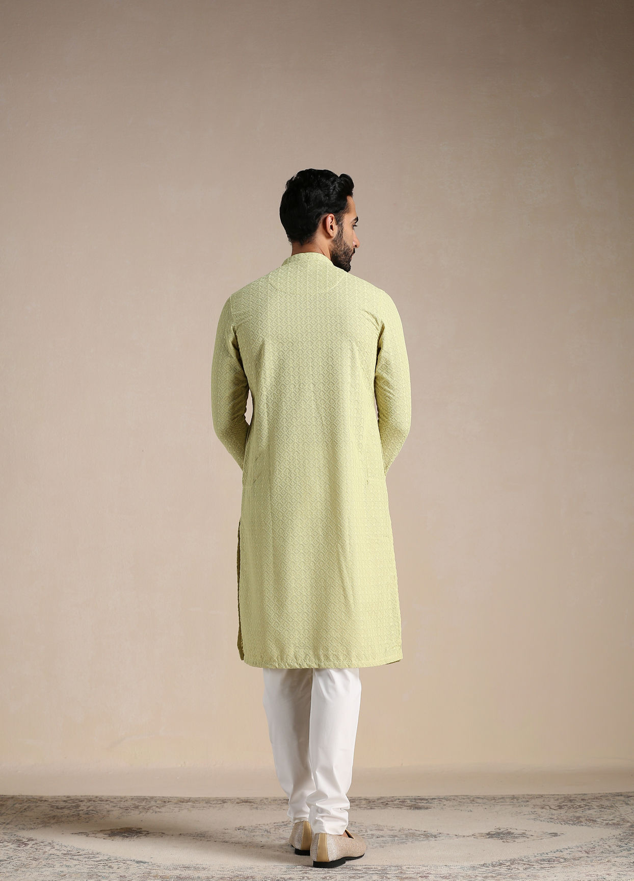 alt message - Manyavar Men Lime Green Chikankari Kurta Set image number 4