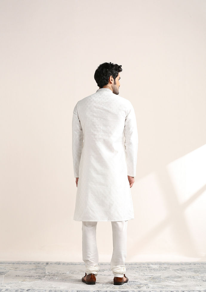 Twamev Men Off white Jacquard Patterned Embroidered Neck Kurta Set