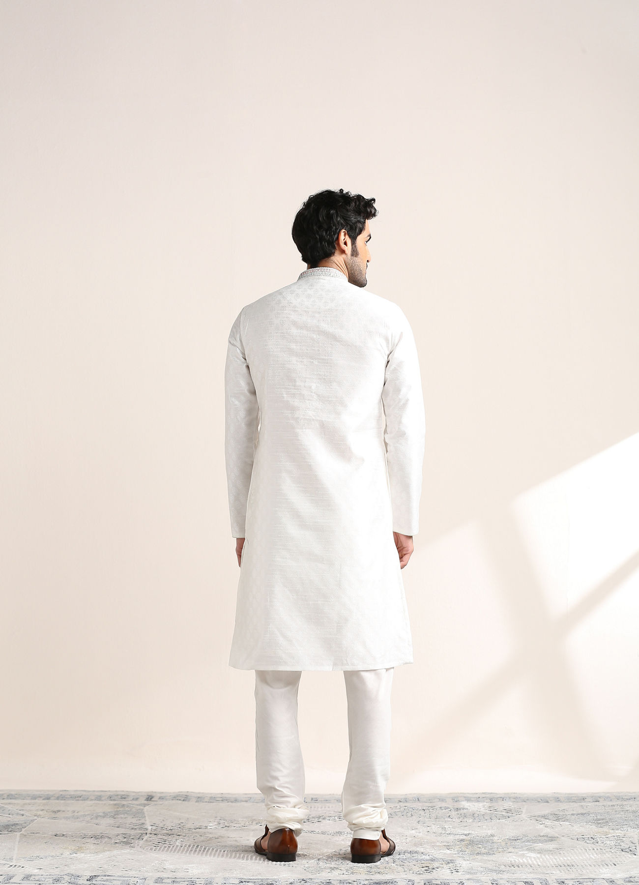 Twamev Men Off white Jacquard Patterned Embroidered Neck Kurta Set