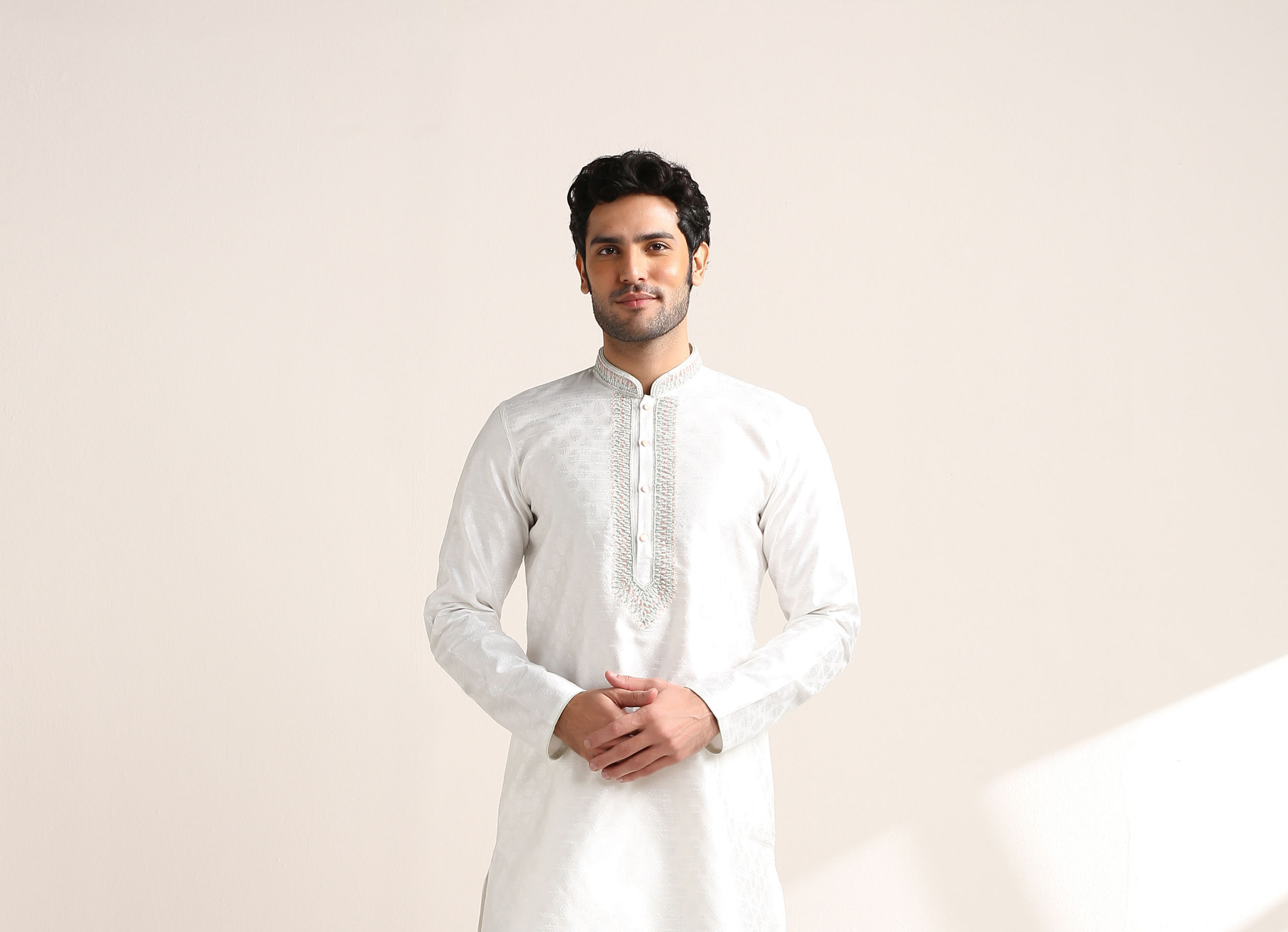 Twamev Men Off white Jacquard Patterned Embroidered Neck Kurta Set