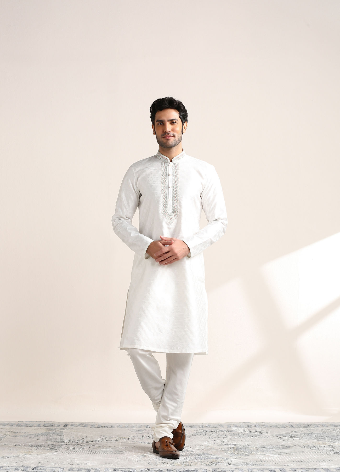 Twamev Men Off white Jacquard Patterned Embroidered Neck Kurta Set