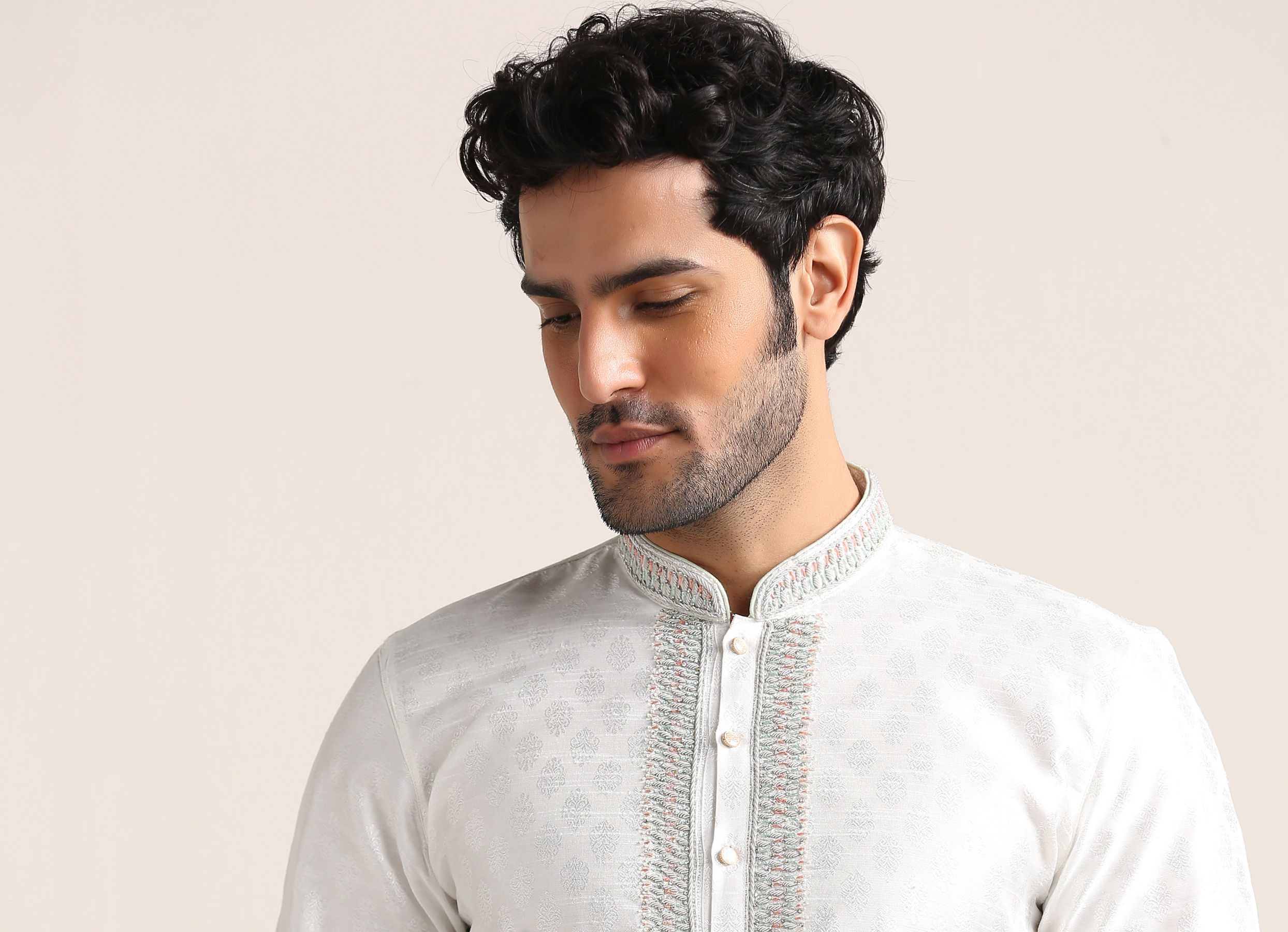 Twamev Men Off white Jacquard Patterned Embroidered Neck Kurta Set