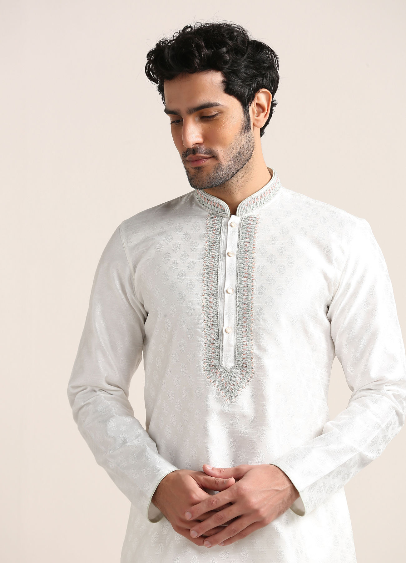 Twamev Men Off white Jacquard Patterned Embroidered Neck Kurta Set