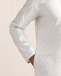 Twamev Men Off white Jacquard Patterned Embroidered Neck Kurta Set