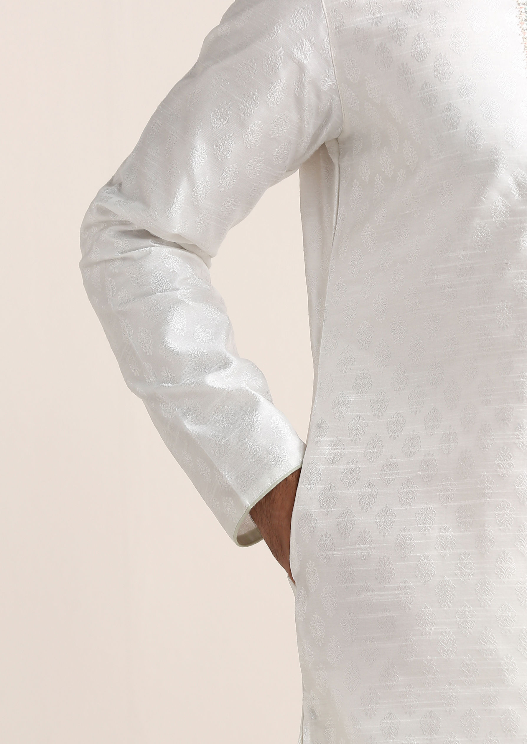 Twamev Men Off white Jacquard Patterned Embroidered Neck Kurta Set